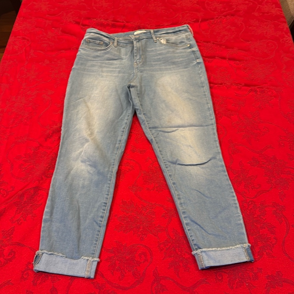 Jessica Simpson relaxed skinny crop jeans light wash color 12/31 like NEW